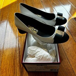 Feregamo kitten heel black and white 71/2 barley worn